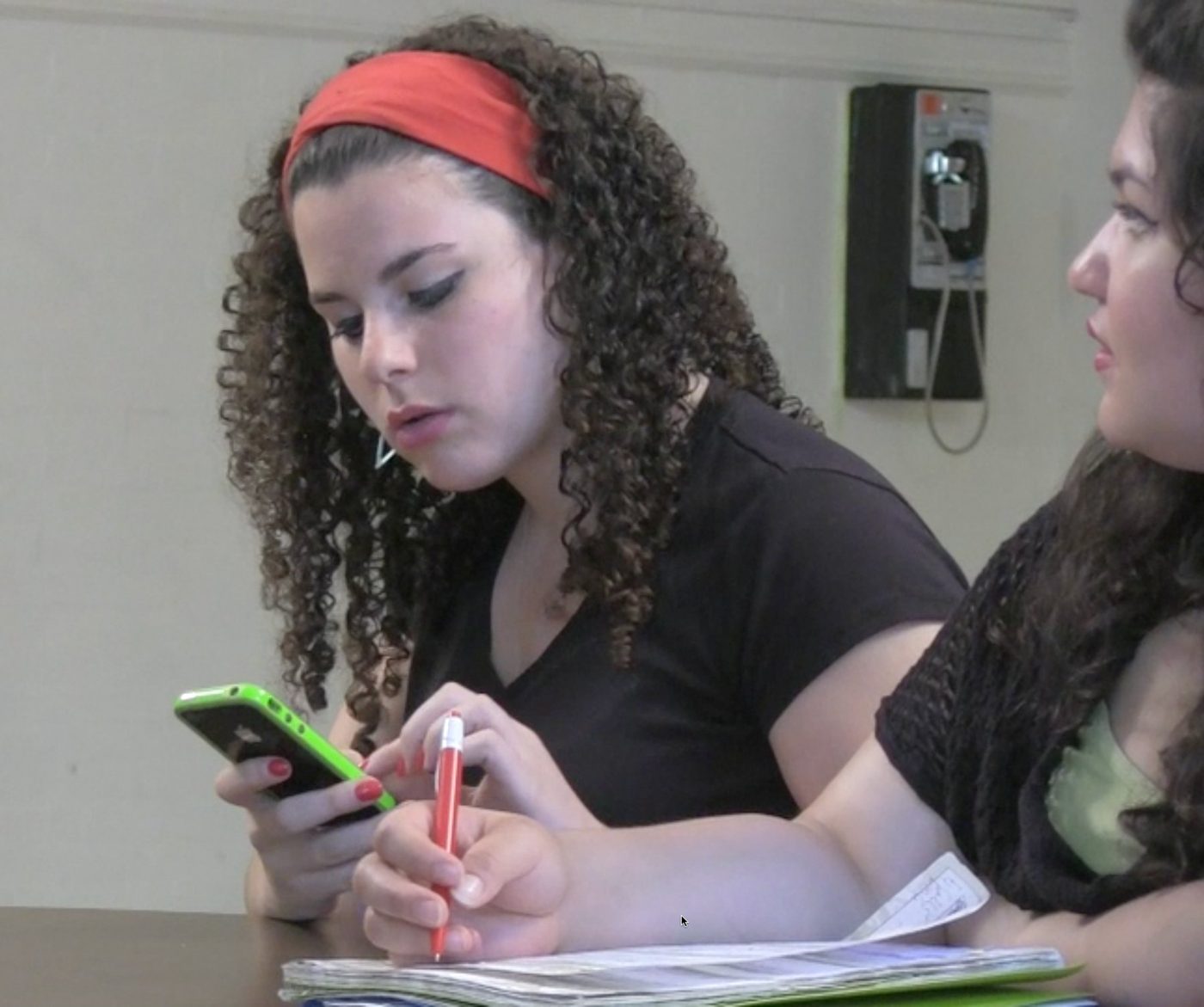 Cassandra Dupler in Viral